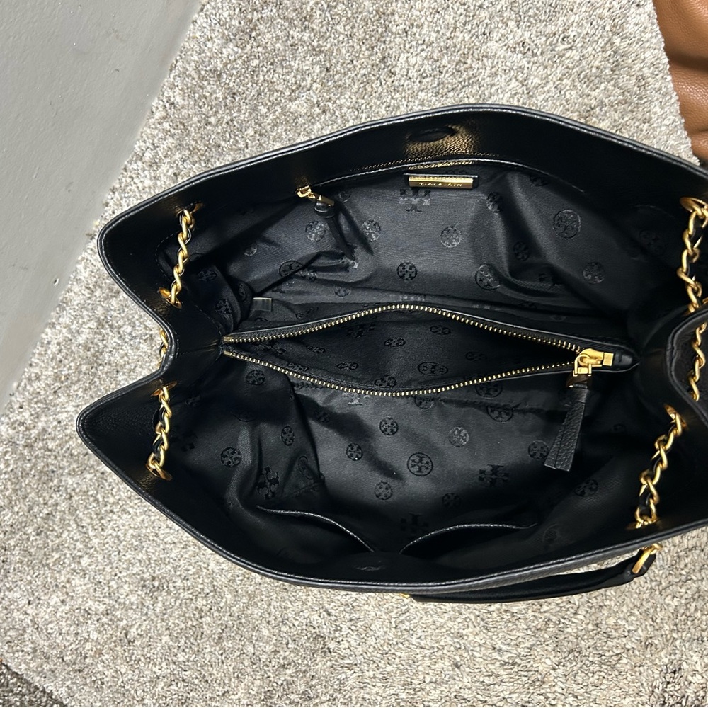 Tory Burch BRITTEN TRIPLE Black Leather Shoulder Bag tote with Gold Chain - Picture 2 of 7